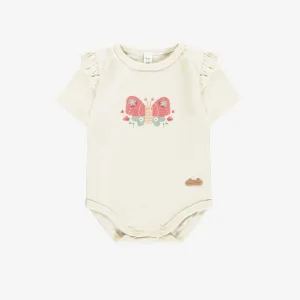 Cache-couche à manches courtes crème avec illustration de papillon, naissance || Cream bodysuit with short sleeves and an illustration of a butterfly, newborn
