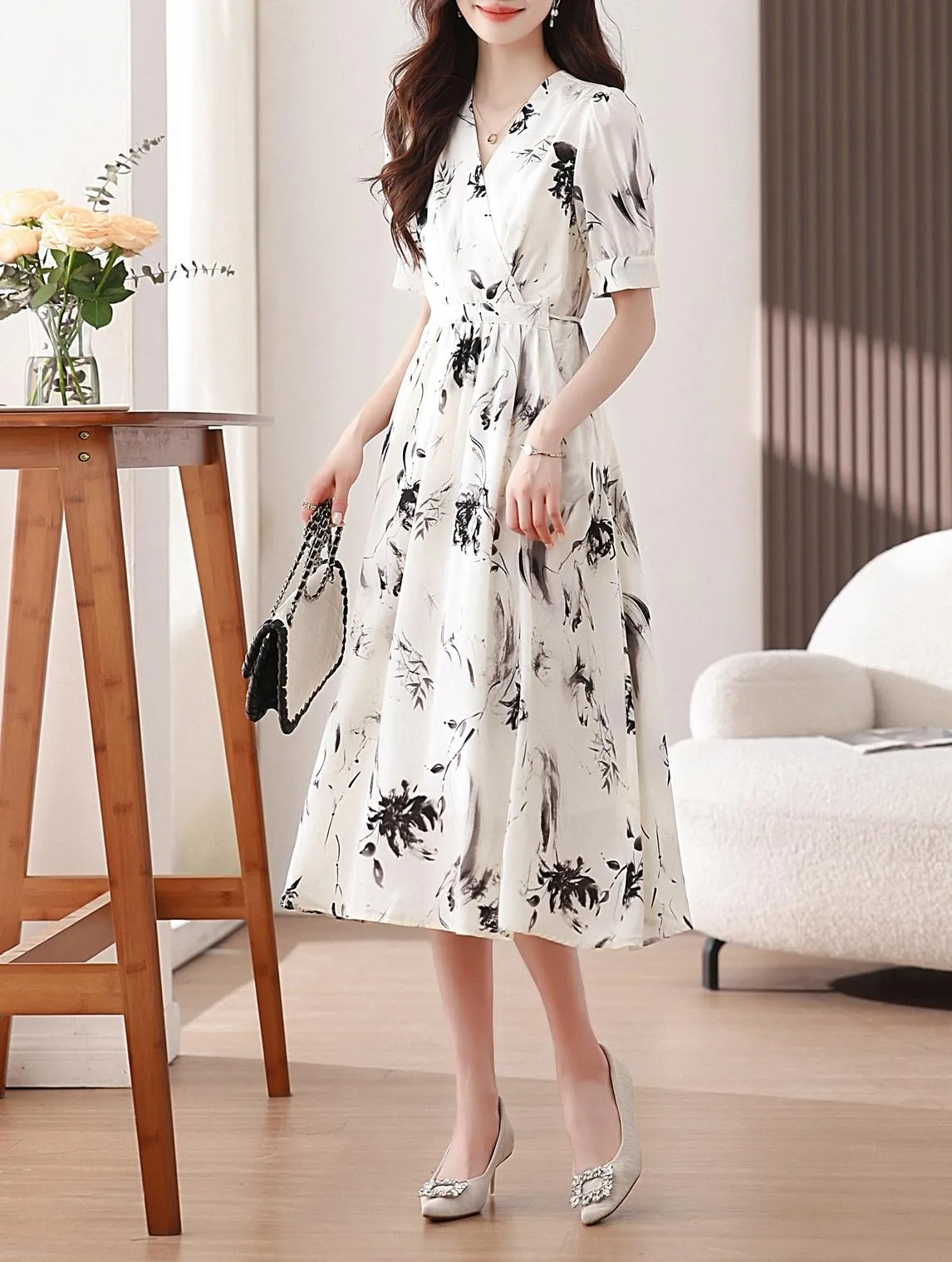 Chic Women's Summer Summer Frock Featuring a Wrap Neckline and Mid-Length Style
