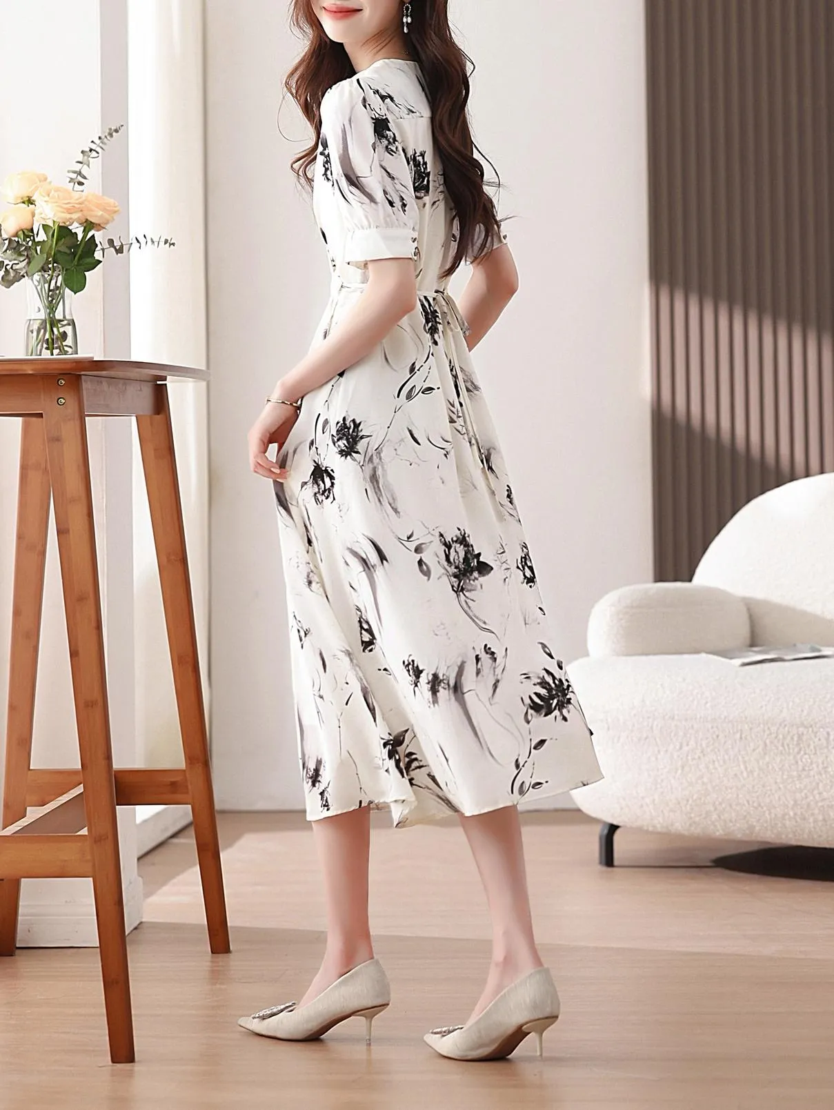 Chic Women's Summer Summer Frock Featuring a Wrap Neckline and Mid-Length Style