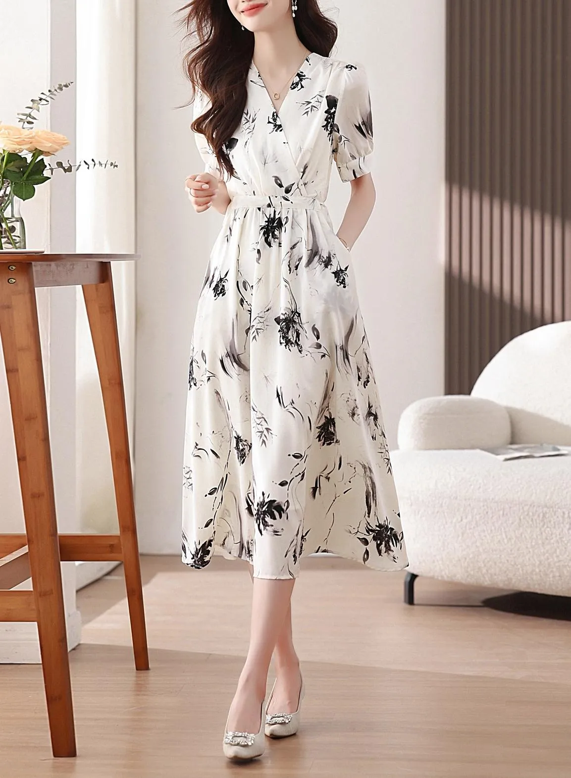 Chic Women's Summer Summer Frock Featuring a Wrap Neckline and Mid-Length Style