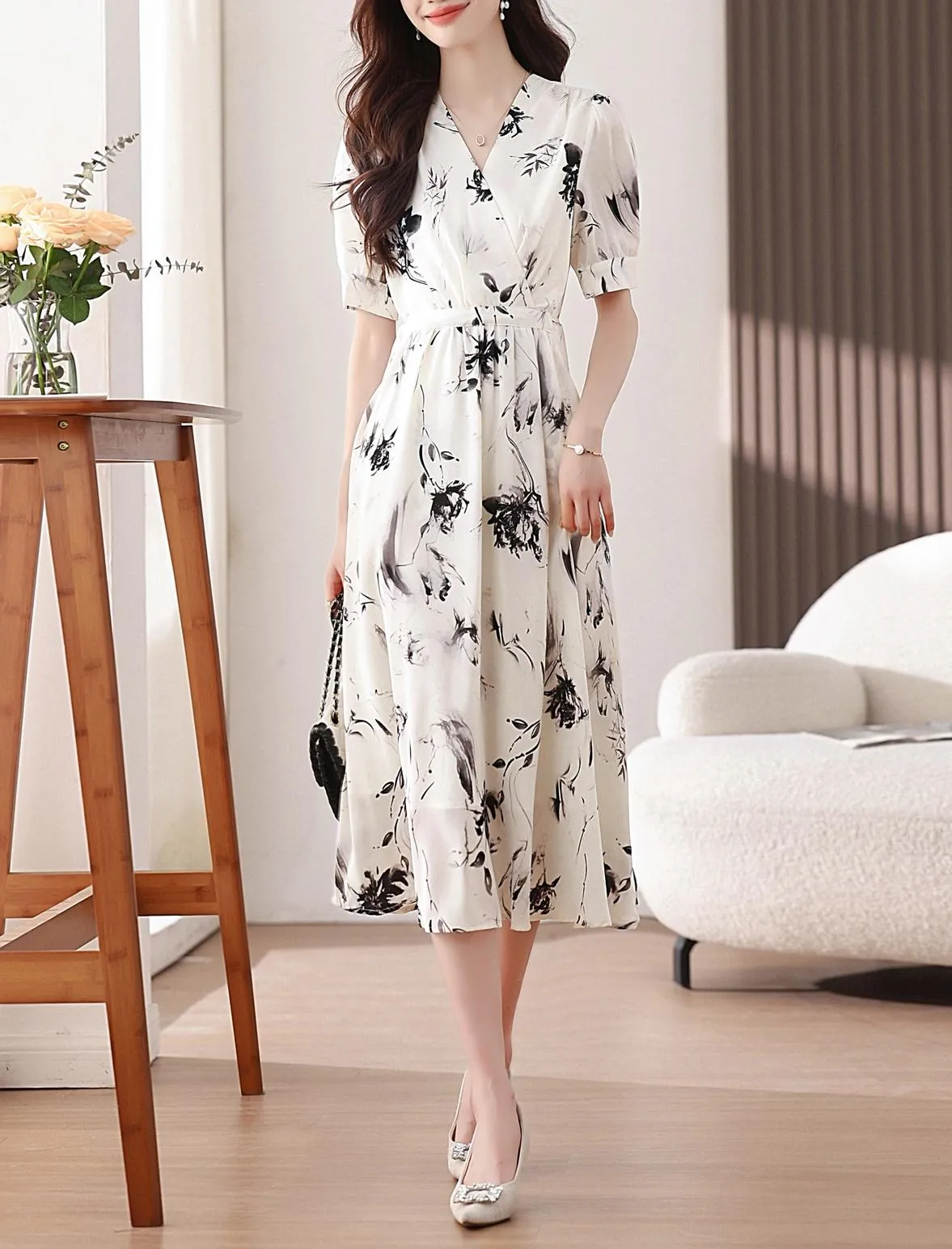Chic Women's Summer Summer Frock Featuring a Wrap Neckline and Mid-Length Style