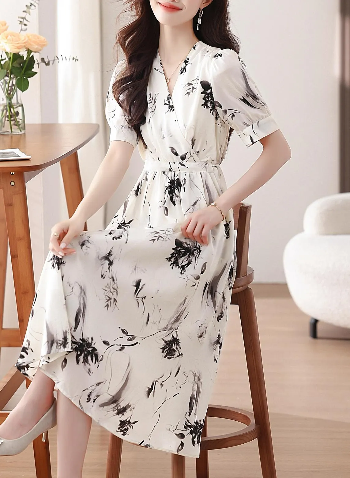 Chic Women's Summer Summer Frock Featuring a Wrap Neckline and Mid-Length Style