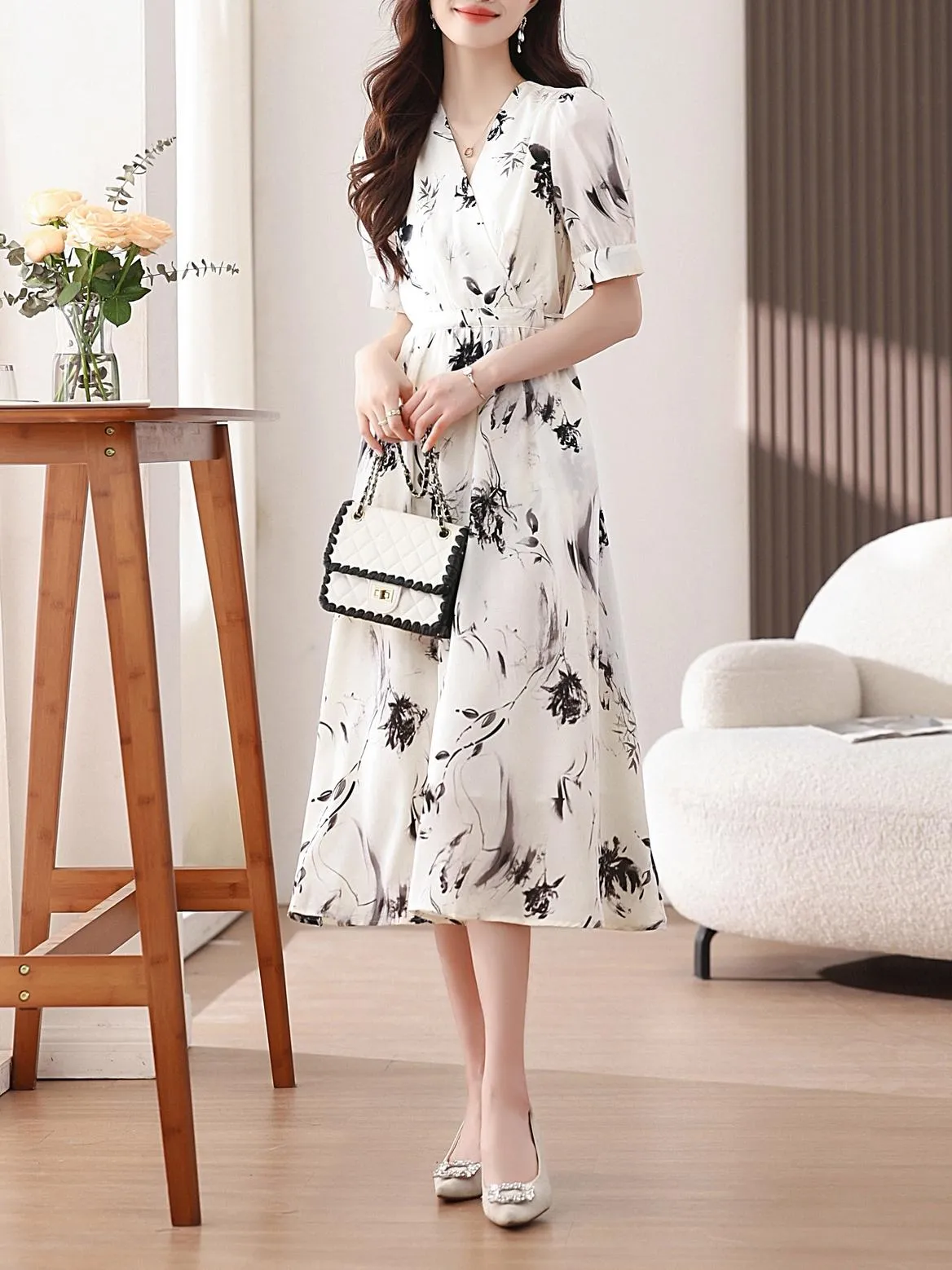 Chic Women's Summer Summer Frock Featuring a Wrap Neckline and Mid-Length Style