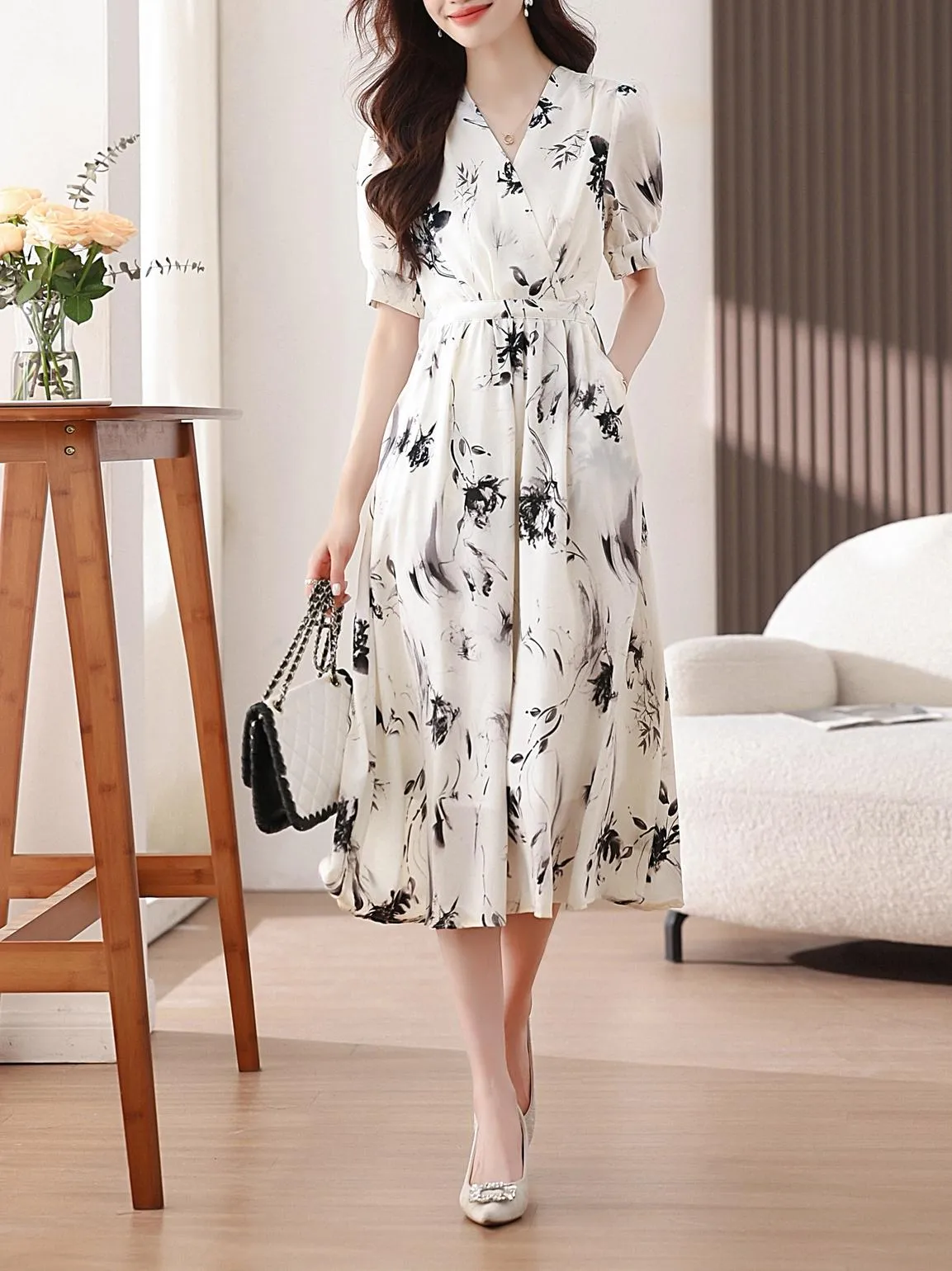 Chic Women's Summer Summer Frock Featuring a Wrap Neckline and Mid-Length Style