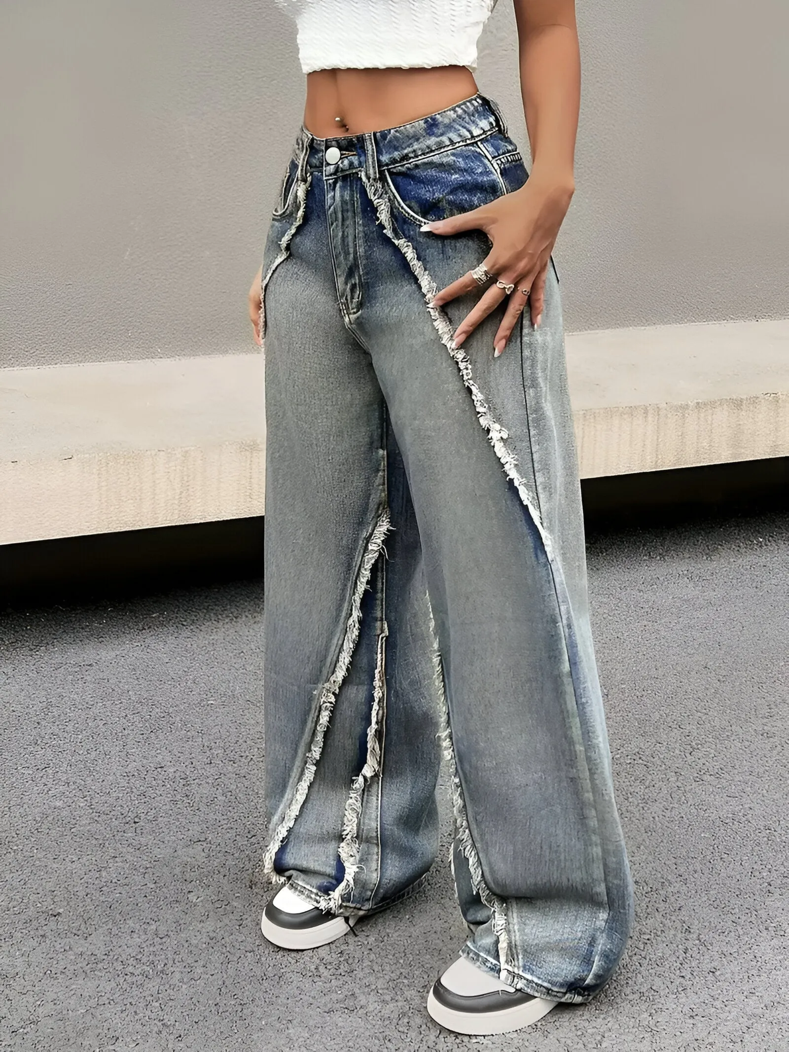 Justina | Tough blue jeans with an unfinished hem and wide legs