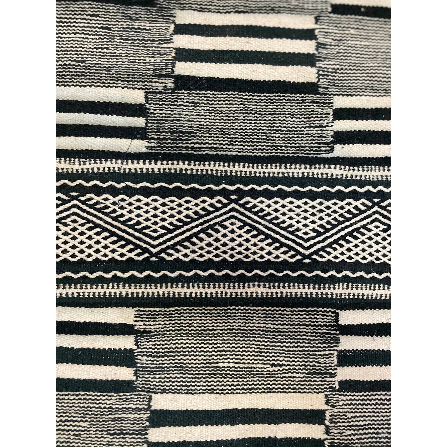 No. 717 | 2' 2" x 6' 8"