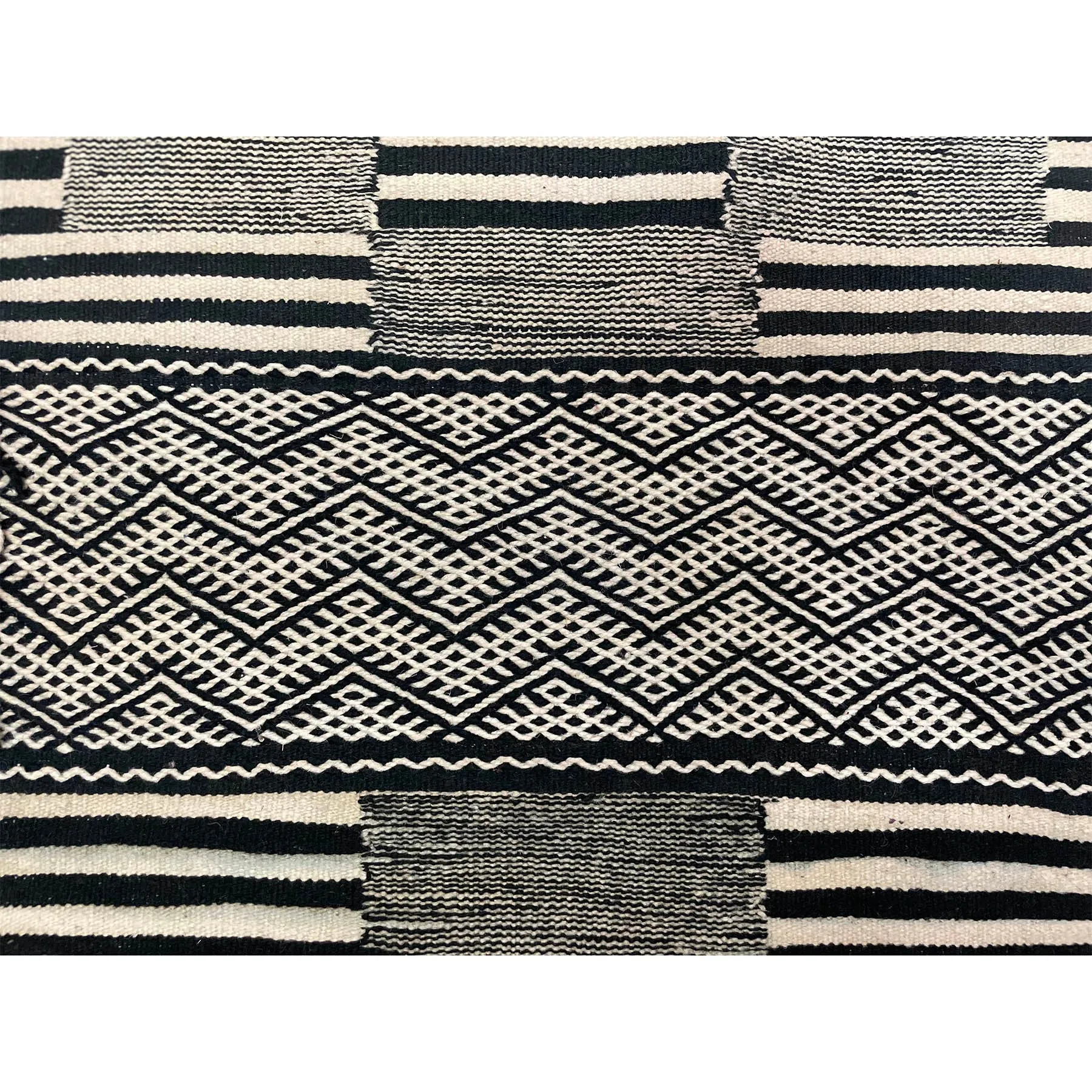 No. 717 | 2' 2" x 6' 8"