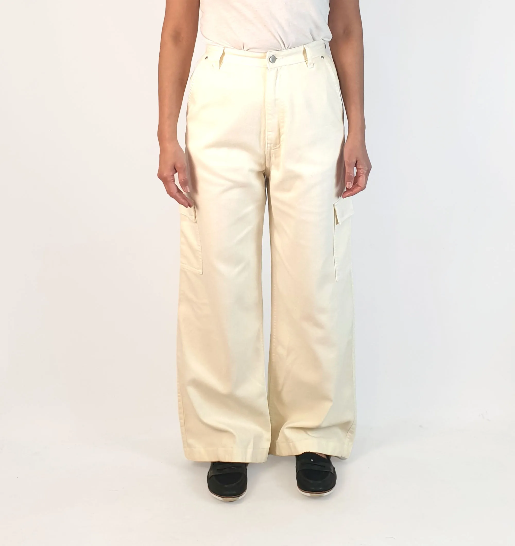 Pearly Global white wide leg cargo style pants fits size 10