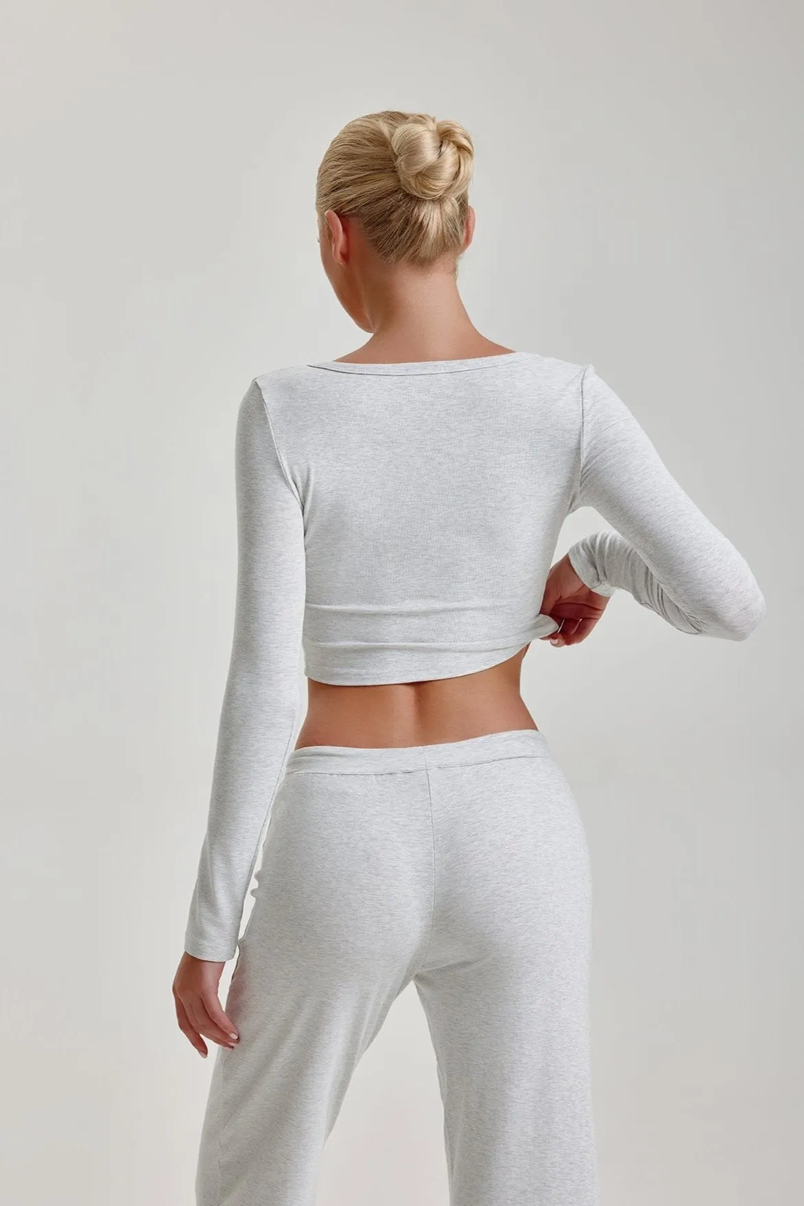 PURE PLUNGE LONG SLEEVE CROP TOP - LIGHT HEATHER GREY
