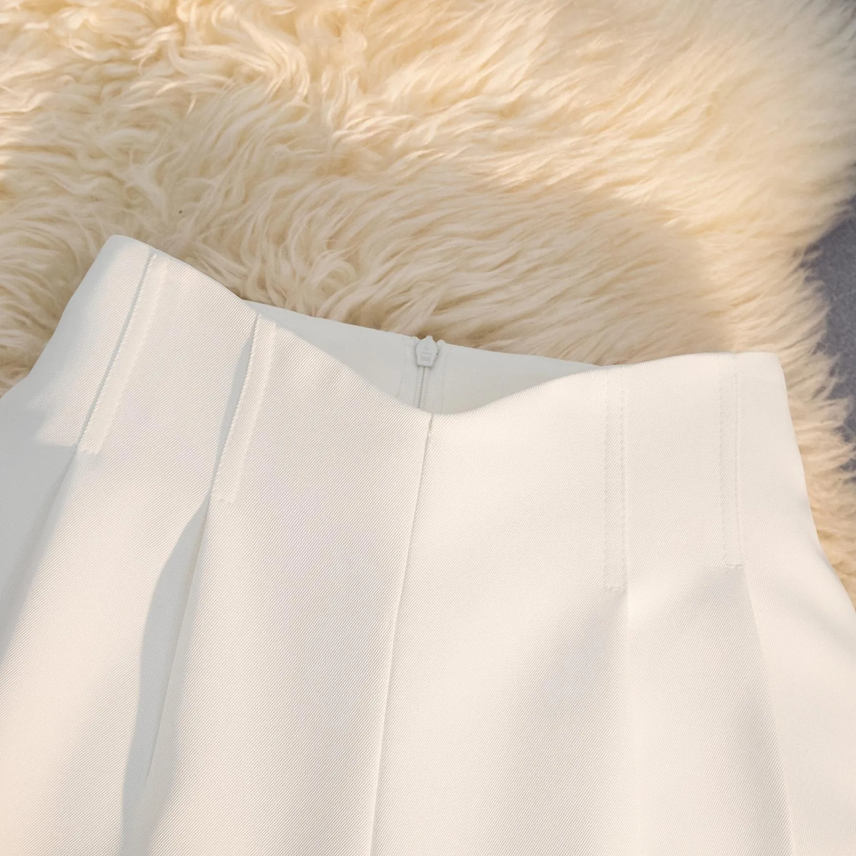 Relaxed Fit A-Line Chino Shorts with a Stylish Floral Design