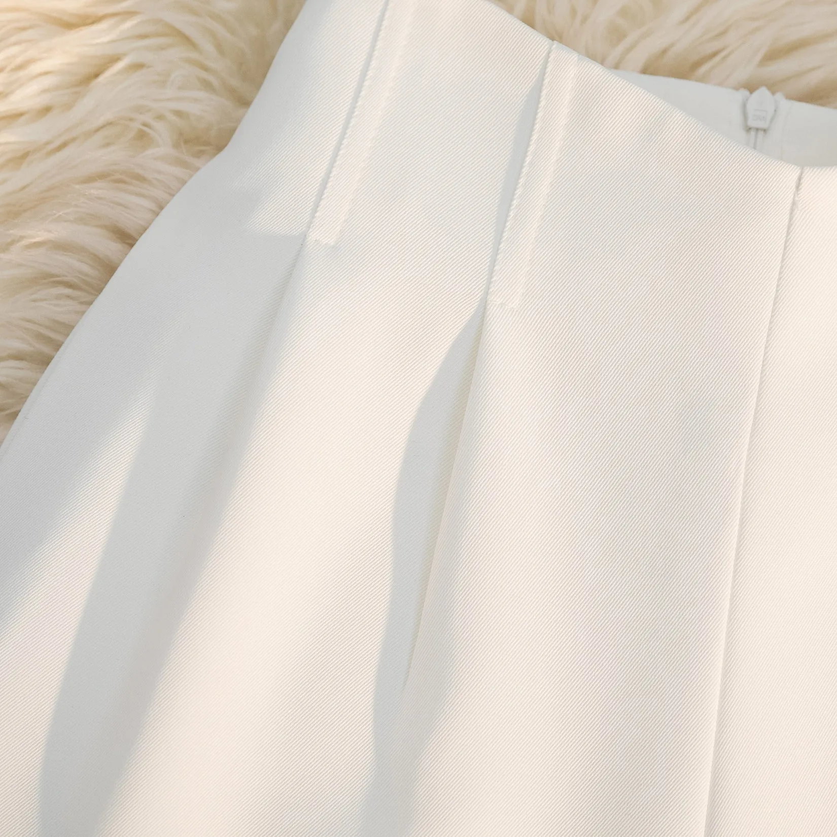 Relaxed Fit A-Line Chino Shorts with a Stylish Floral Design