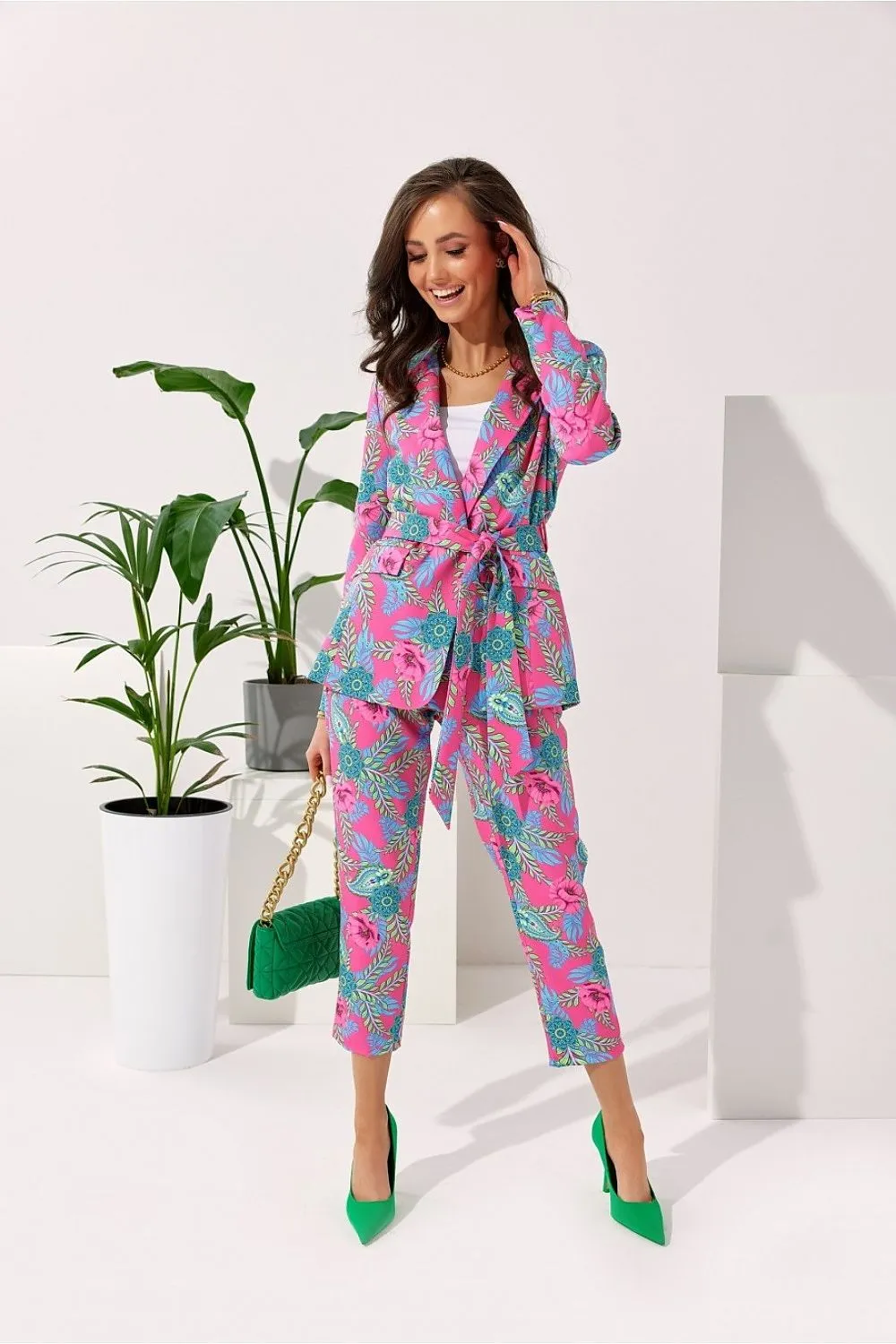Sleek Tailored Trousers with Side Zipper