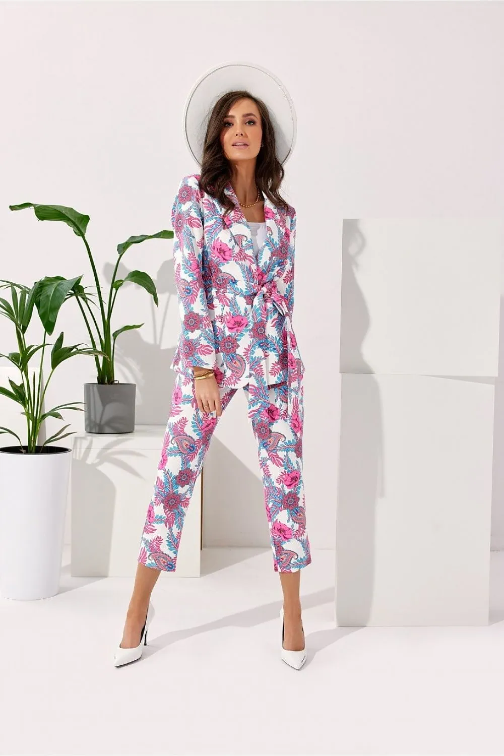 Sleek Tailored Trousers with Side Zipper