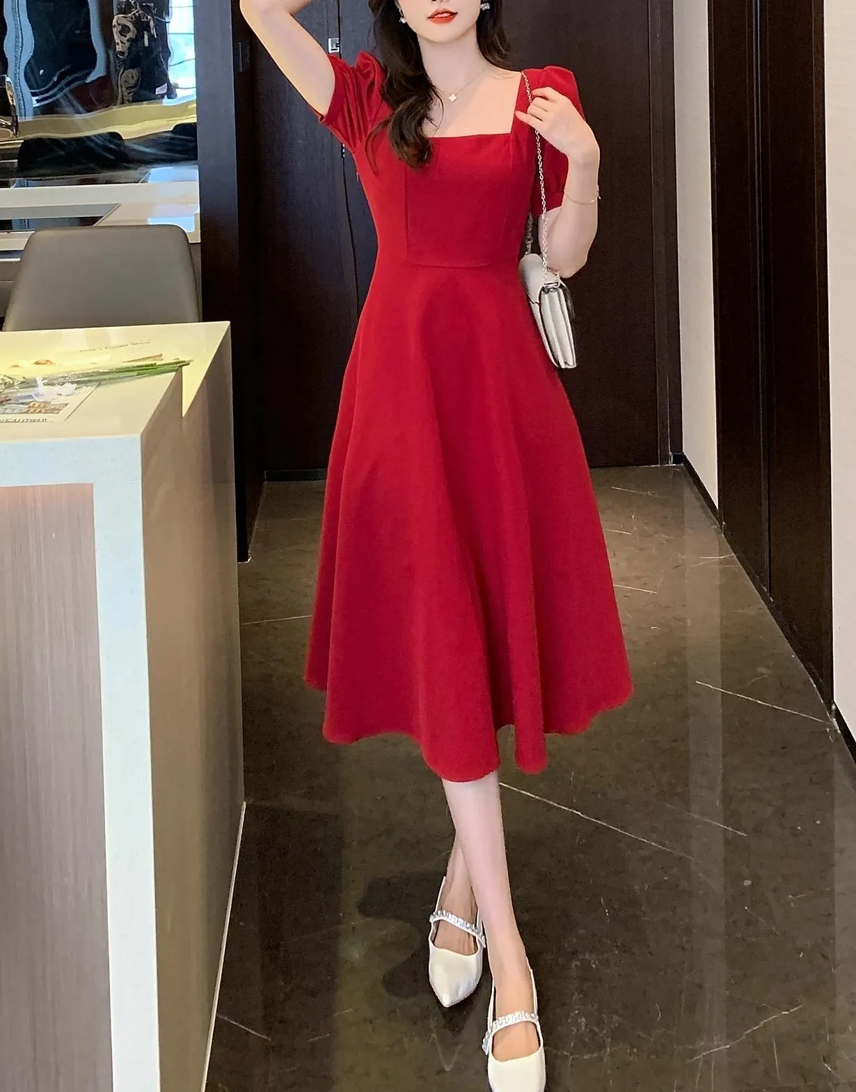 Solid Color Puff Sleeve Mid Dress for a Classy Look