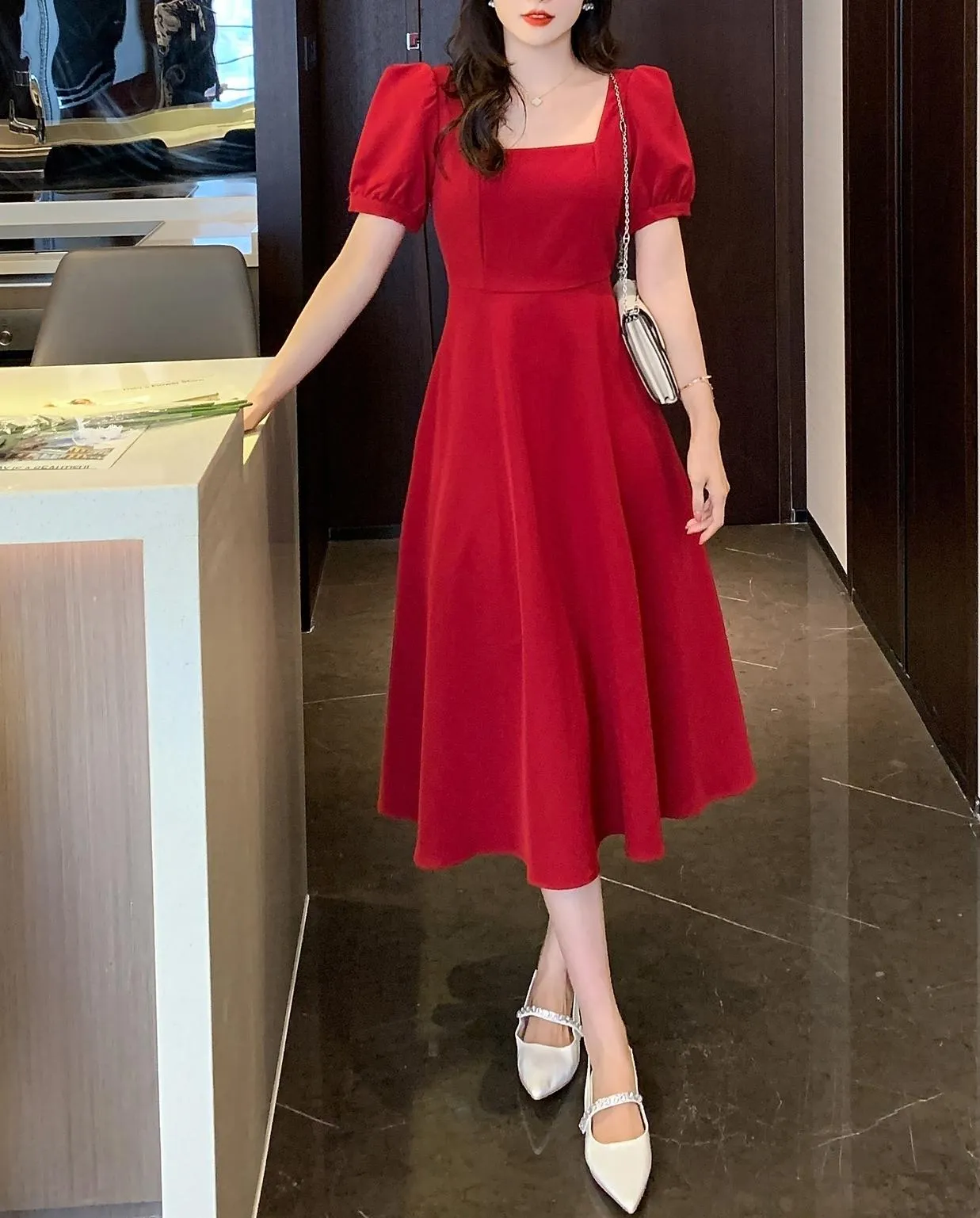 Solid Color Puff Sleeve Mid Dress for a Classy Look