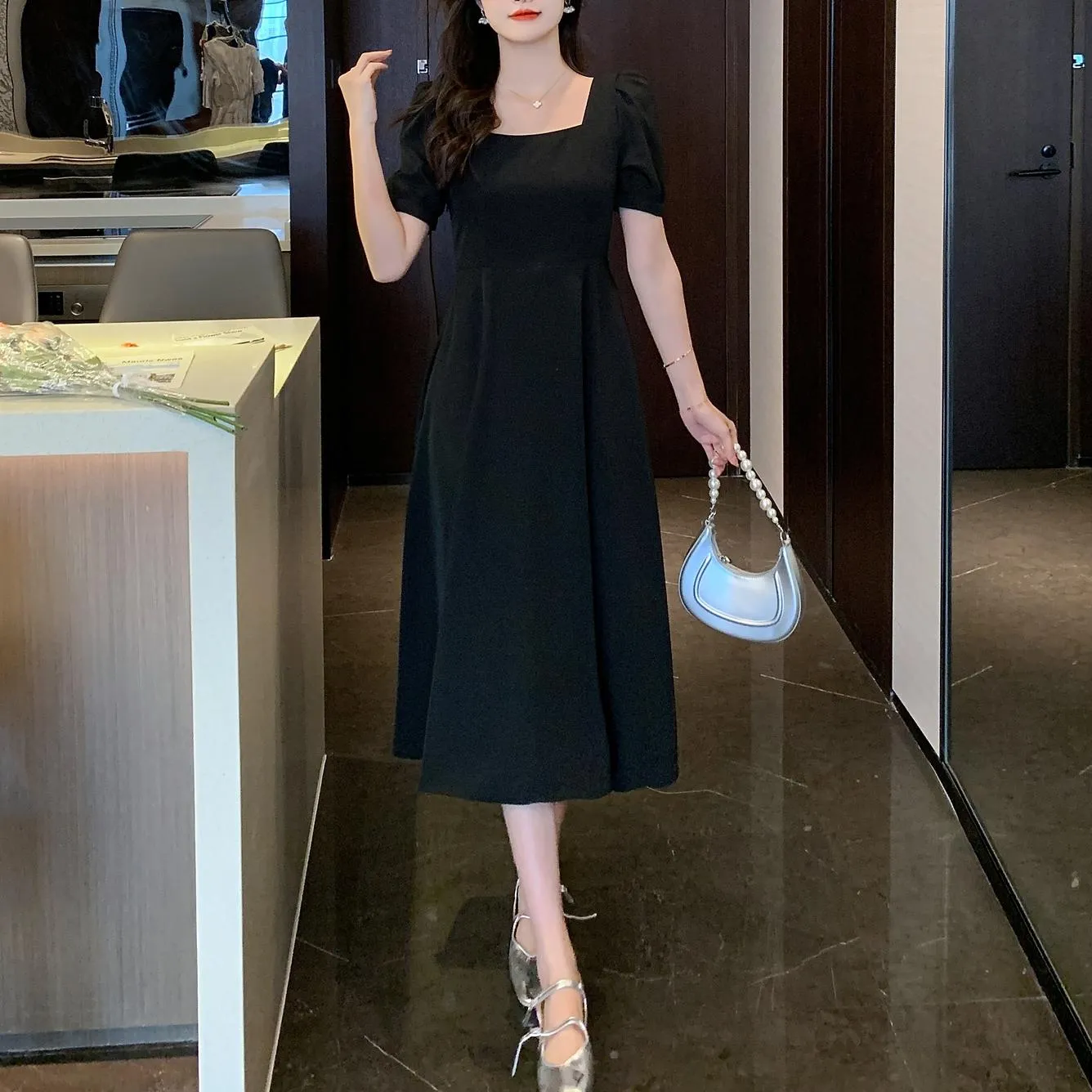 Solid Color Puff Sleeve Mid Dress for a Classy Look
