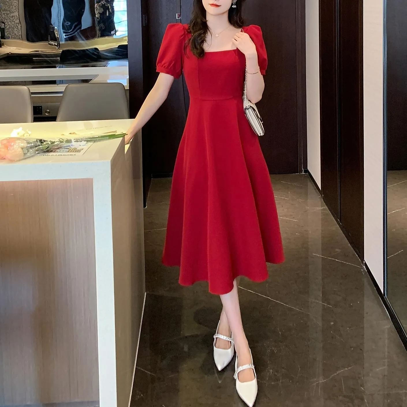 Solid Color Puff Sleeve Mid Dress for a Classy Look