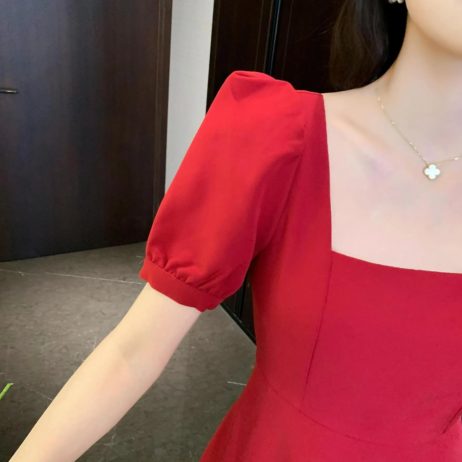 Solid Color Puff Sleeve Mid Dress for a Classy Look
