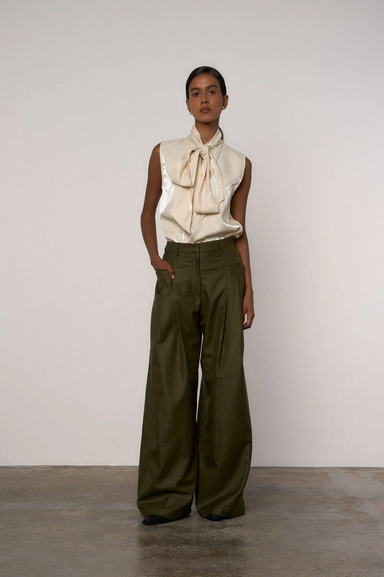 Wide Leg Pocket Detail Pants in Olive