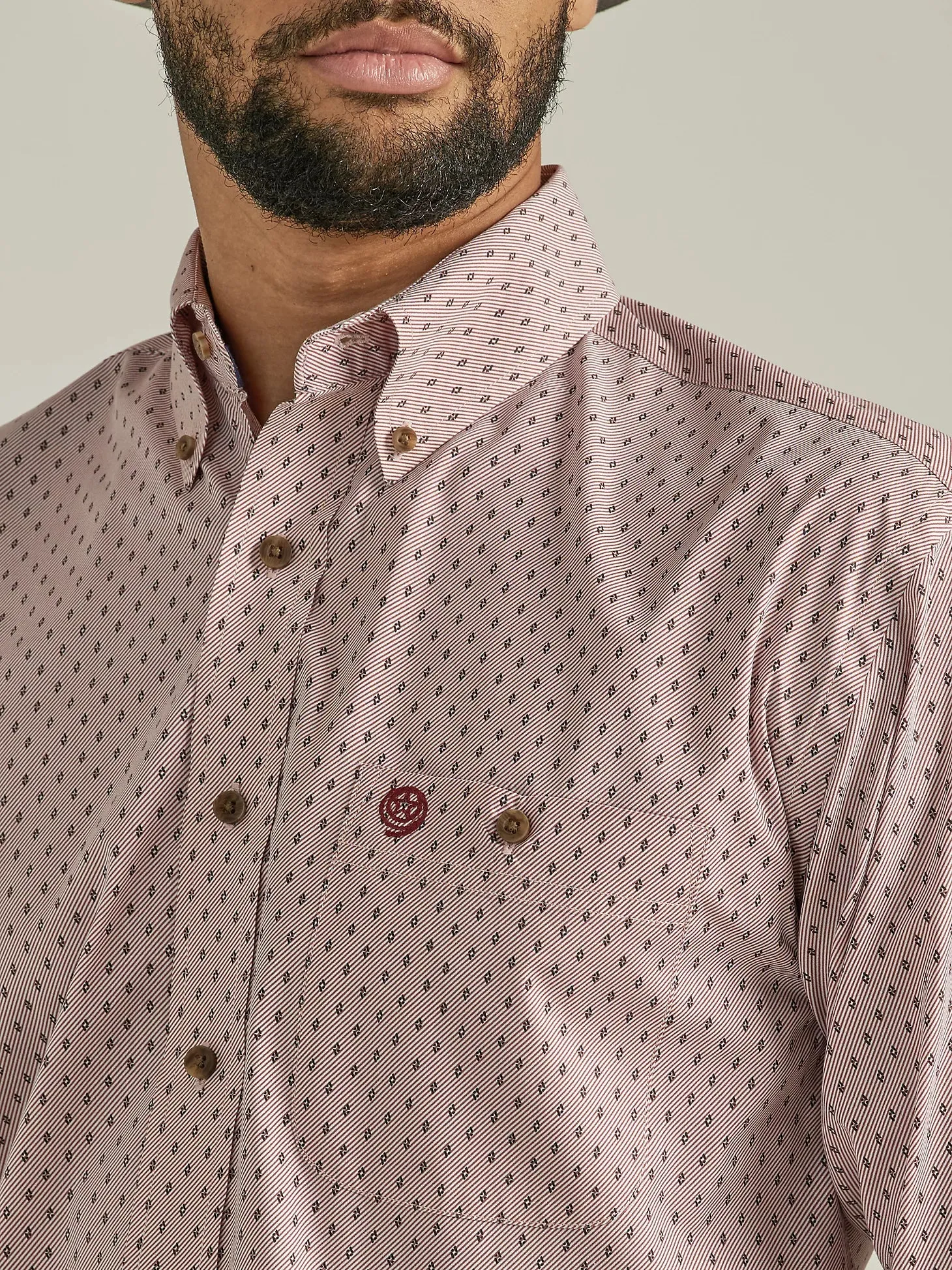 Wrangler Men's George Strait Long Sleeve Button Down One Pocket Shirt in Brick Red Diamond